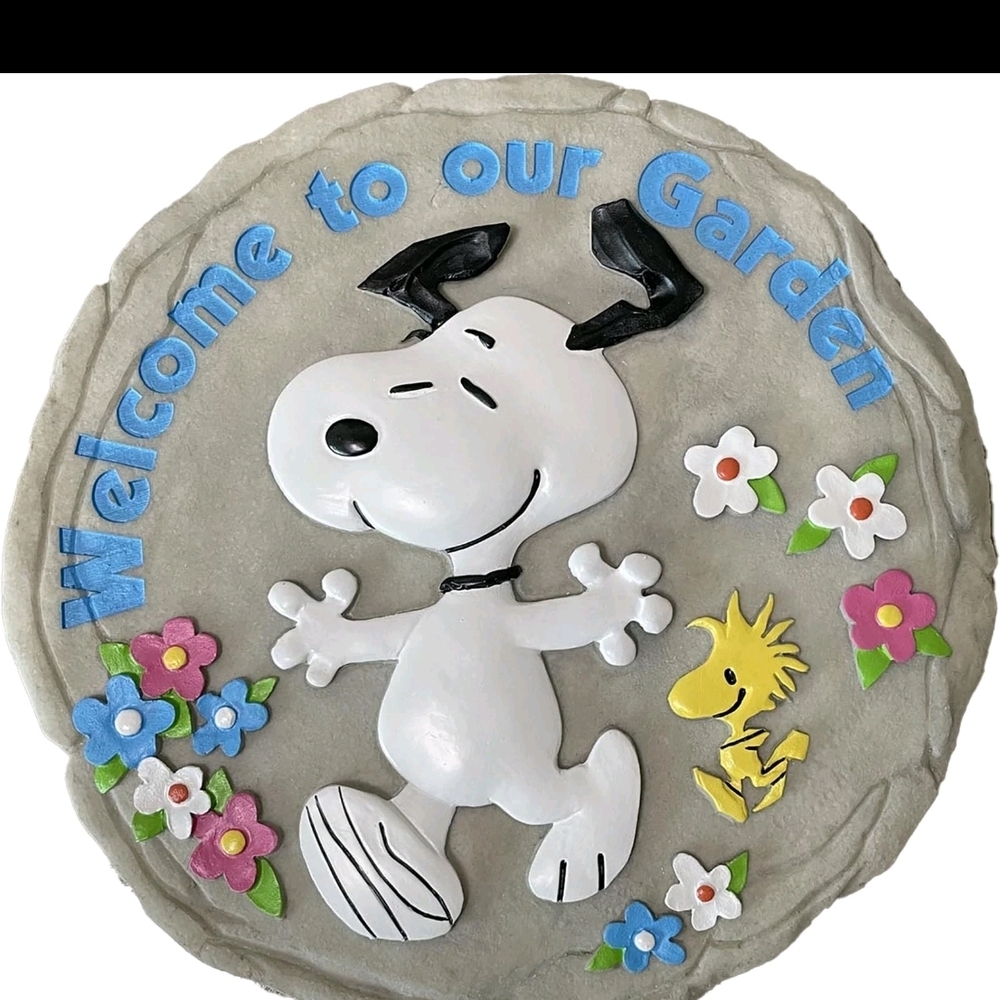 Stepping Stone Garden Welcome Stone with Snoopy